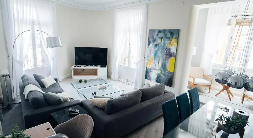 Premium Home Gran Vía - Image 1