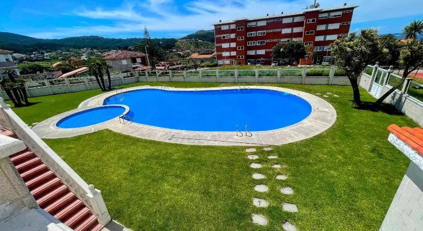 Espectacular casa frente al mar en Baiona - Image 1
