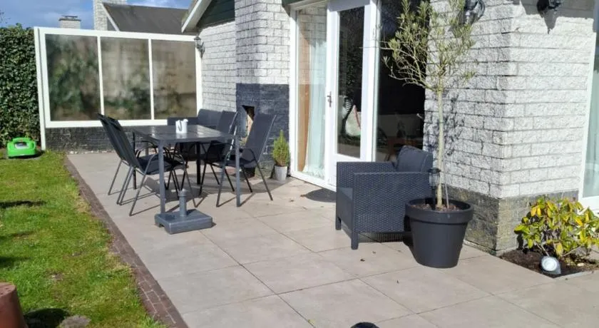 Cosy Petten, Family only - Image 1