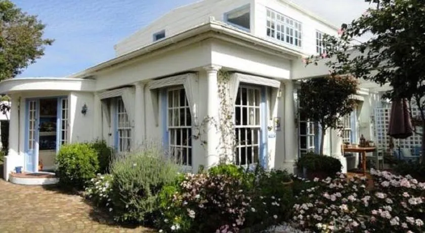 Eastbury Cottage - Image 1
