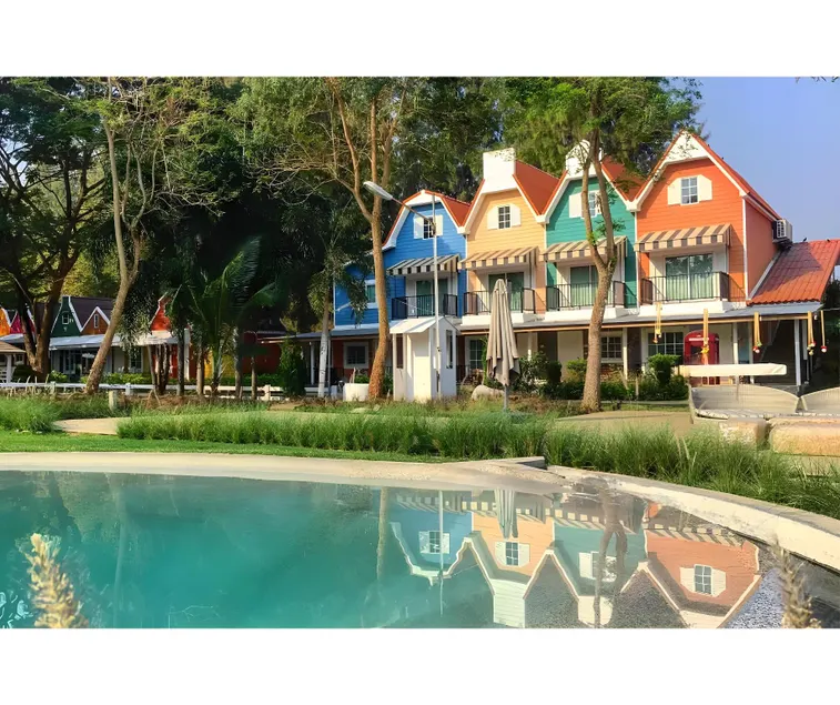 Belmont Village Hotel - Image 1