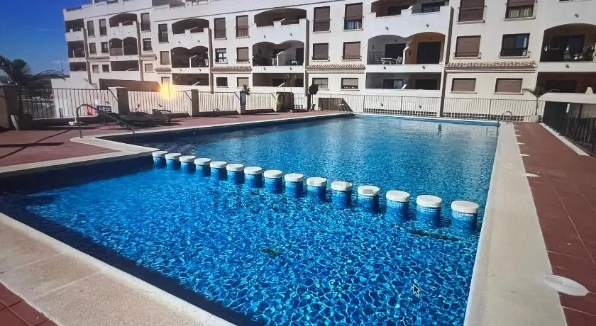 Comfortable apartment with balcony and huge pool - Image 1