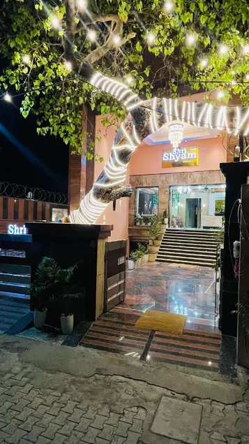 Shri Shyam Hotel, Near Harkipauri - Image 1