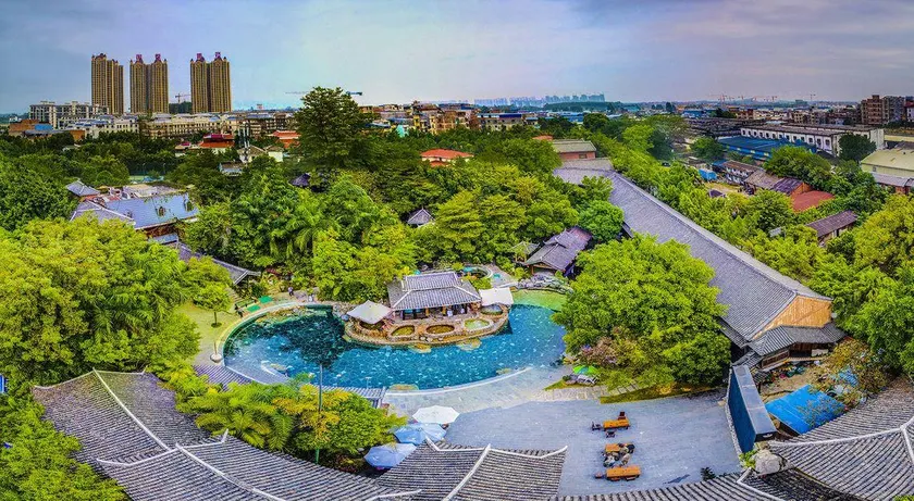 Nanning Jiuquwan Hot Spring Holiday Hotel - Image 1
