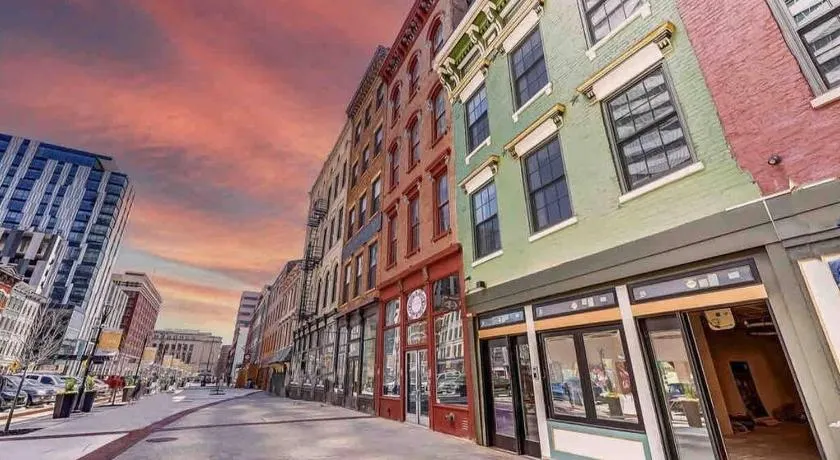 Spacious 1 bed 1 bath Downtown OTR condo minutes walk to the Reds Bengals stadium & more! - Image 1