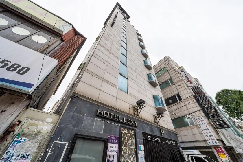 Guri Lexy Hotel - Image 1