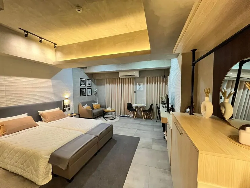 Cozy Spacious Hotel Type Condo with Smart TV and WiFi - Image 1