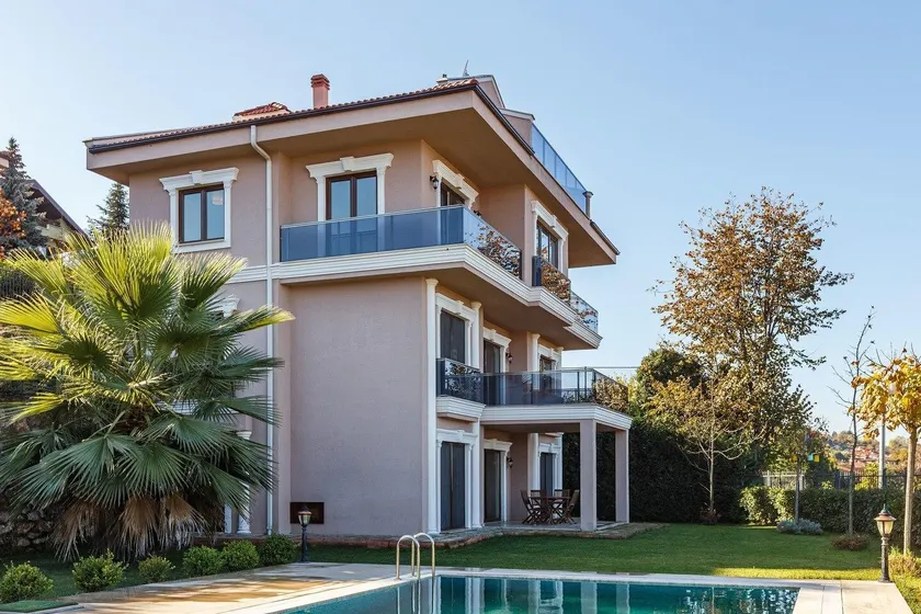 Villa with Private Pool and Garden in Kartepe 5 BR - Image 1