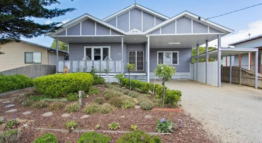 4-Bed 3-Bath Sunset Haven - Image 1