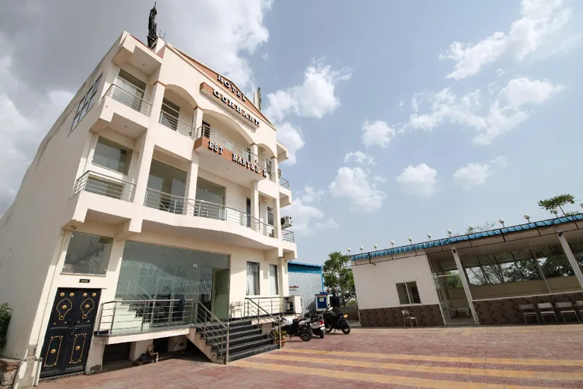 OYO 42870 Hotel Gorband - Image 1