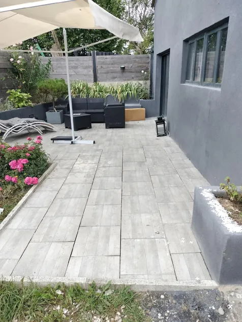 4 min Orléans 
maisonnette 
jardin
parking
privé - Image 1