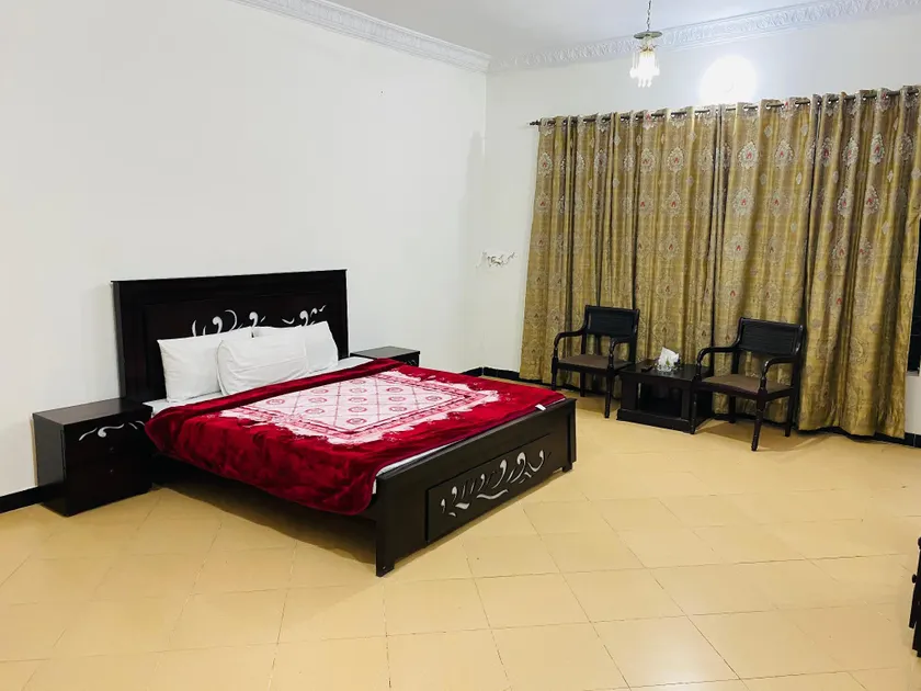 Lux Lounge Guest House - Image 1