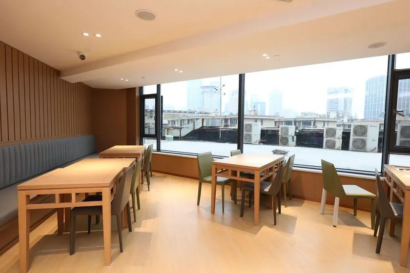 Mu Jiangnan Hotel (Nanjing Xuanwu Lake Xuanwumen Metro Station Branch) - Image 1