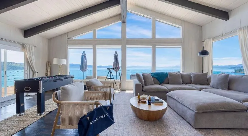 Bedste udsigt i Lake Tahoe! Bedøvelse moderne kabine i Tahoe Vista ❤ af AvantStay - Image 1