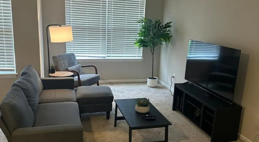 Relax & Work Cozy 1 BR Apt - Image 1