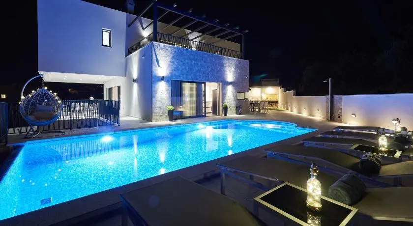 Luxury Villa Cor Mare with Pool - Image 1