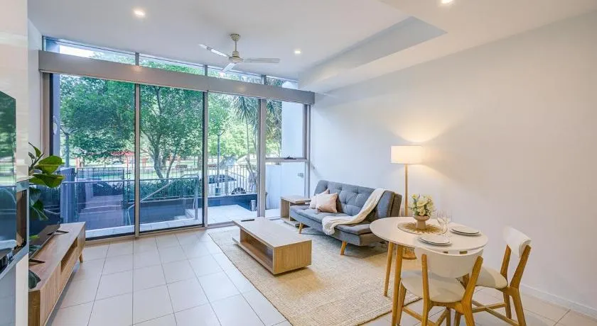 Modern 1BR Retreat - Pool, Gym, Parking - Walk to South Bank - Image 1