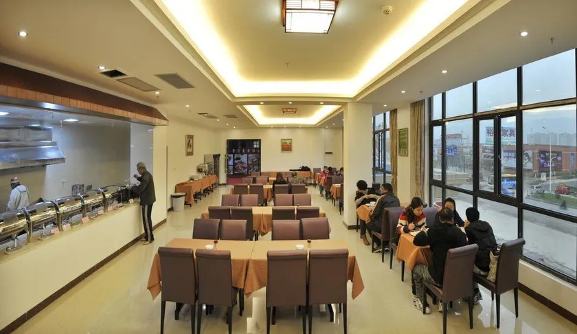 Xinghu Yipin Resort Hotel (Zhaoqing Railway Station) - Image 1