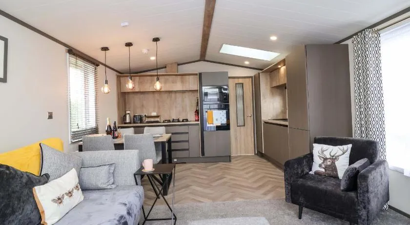 Hazelnut Lodge - Image 1