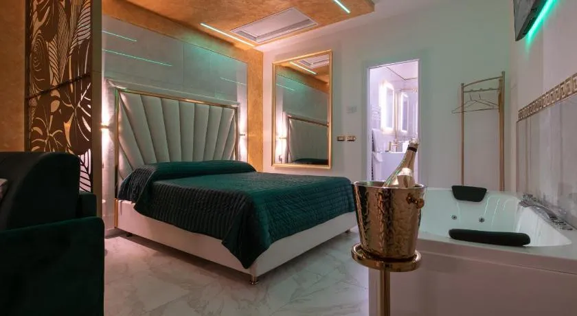 FASHION APARTMENT GOLD Bologna with JACUZZI & CAR GARAGE - Image 1