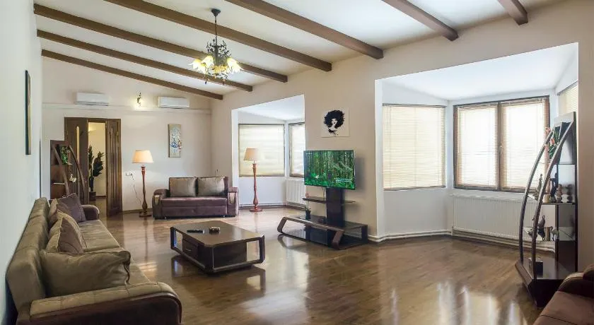 Penthouse Apartment with Panoramic Views - Image 1