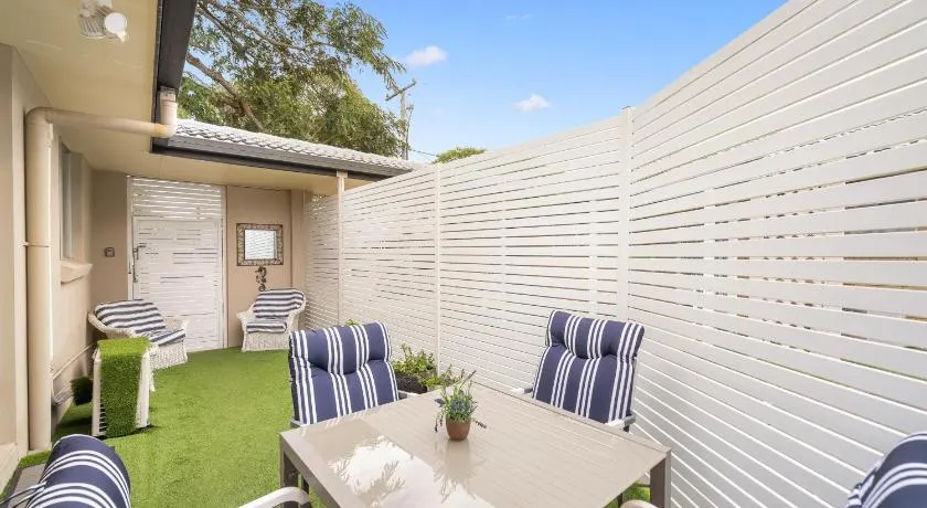 Salt-Air Serenity -Stylish 1-Bed - Image 1