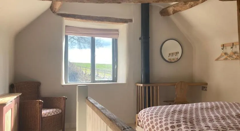 Whichford Mill Barn- Soulful retreat. - Image 1