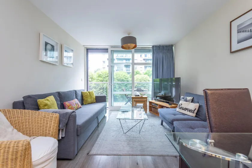 Riverside Apartment - Image 1