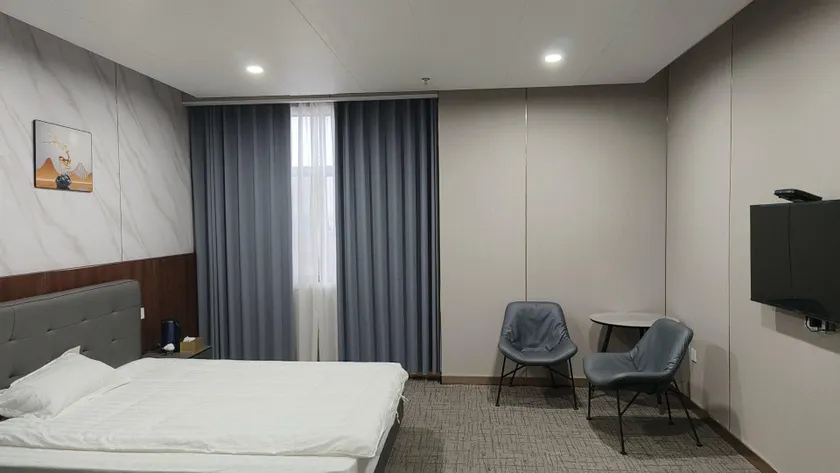Shia Business Hotel - Image 1