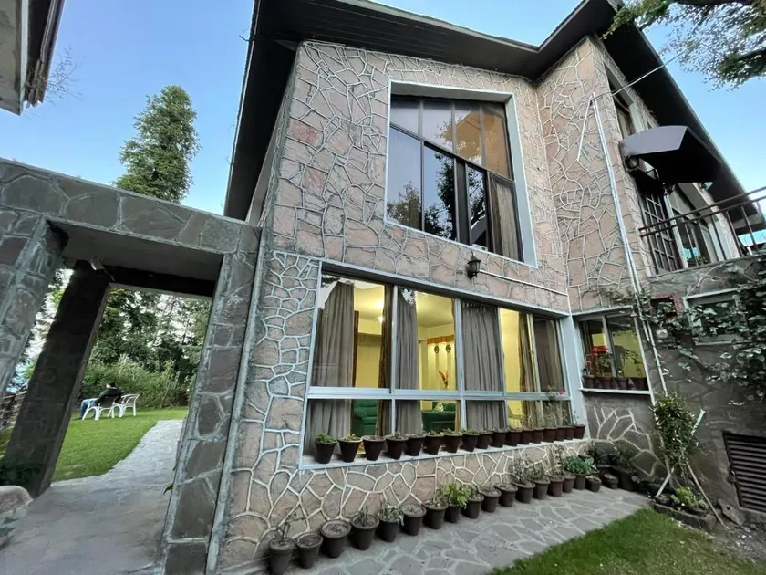 Montaña Villa Murree - Image 1