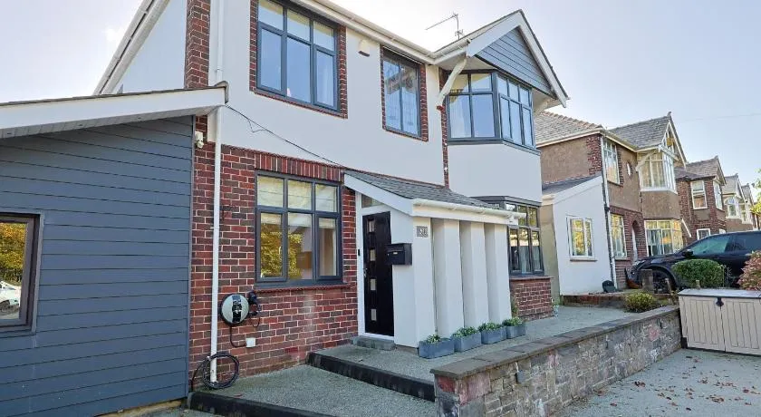 "Rosecroft" - Perfect Retreat for Business & Leisure - Close to Celtic Manor and ICC - Image 1