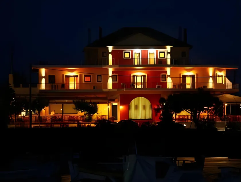 Faros Luxury Suites - Image 1