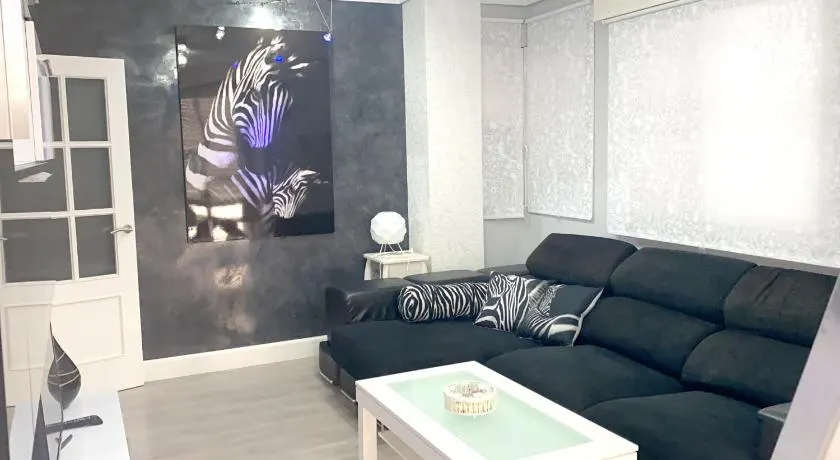 Modernes Apartment mit Jacuzzi und Stadtblick in Almería, 80 m² - Image 1