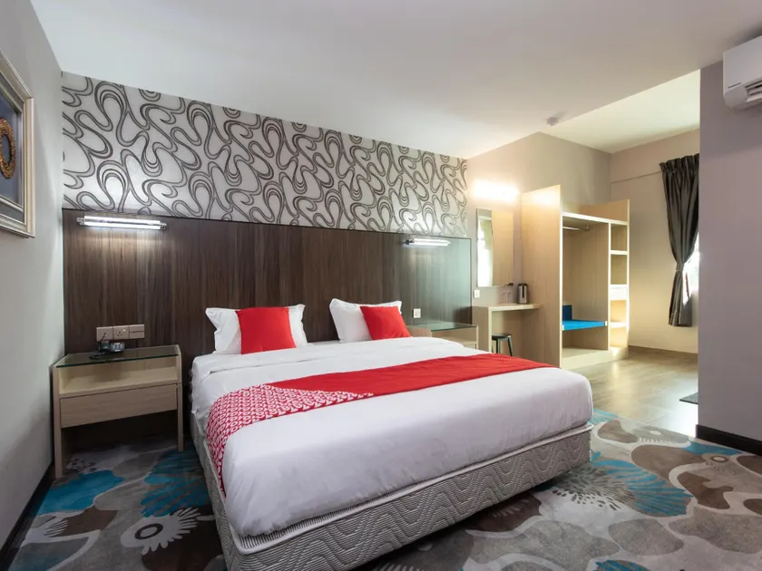 Regent Hotel - Image 1