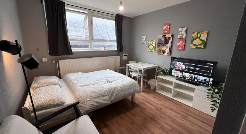 The Friary House - Central Guildford Personal 1 Bedroom Budget Apartment - Image 1