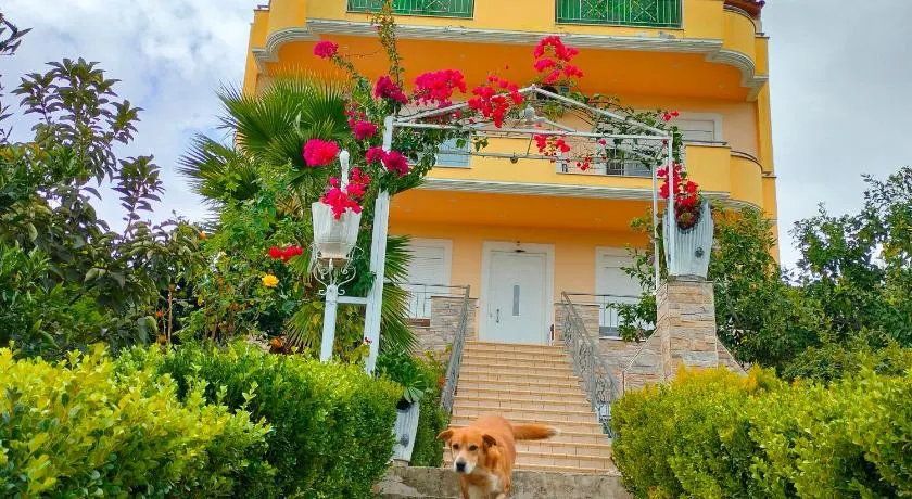 House with Wonderful View - Image 1