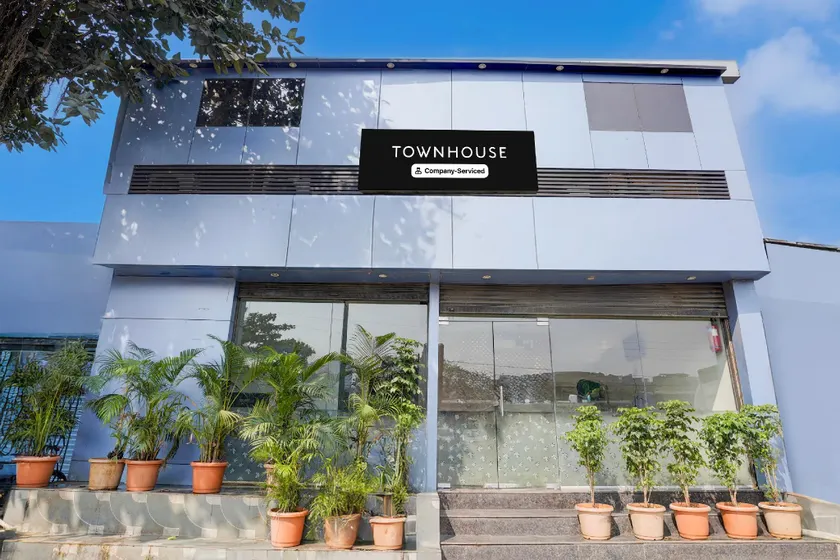 Townhouse LBS Road BKC Formerly Royal Palace - Image 1