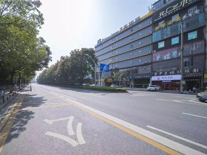 7 Days Premium Hotel Changsha West Bus Station Meixihu East Metro Station - Image 1