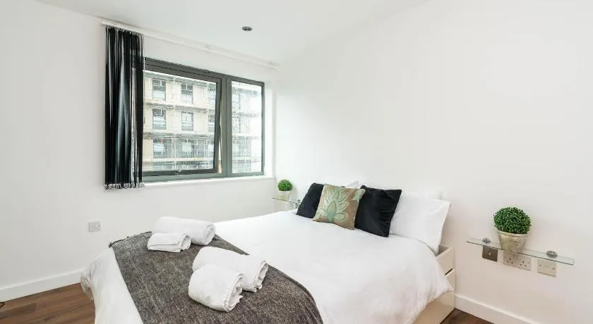 Direct Tube Links to Central London , Walk to Station one bedroom flat in Greater London, ID required - Image 1