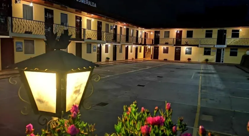 Hotel y Restaurante Villa Esmeralda - Image 1
