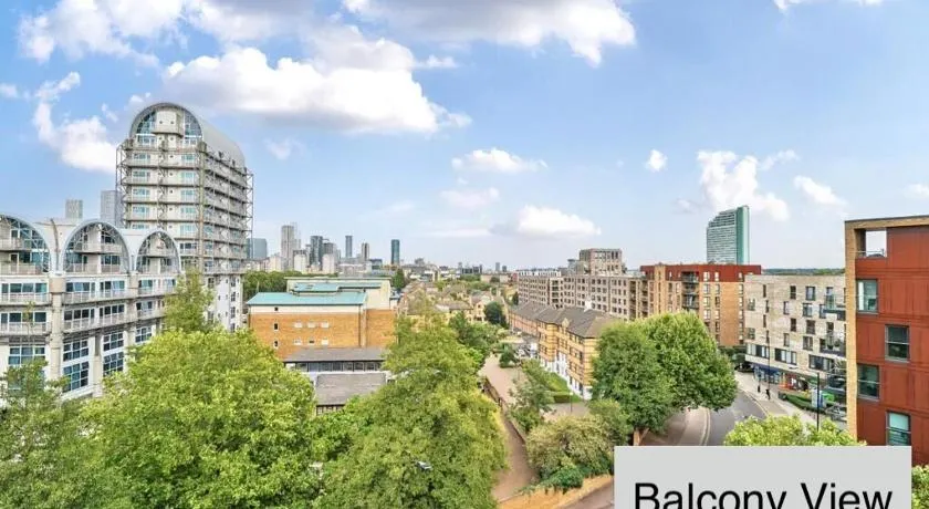 Canary Wharf Skyline ViewI Modern and Bright Top-Floor RoomsI Not Whole Flat - Image 1