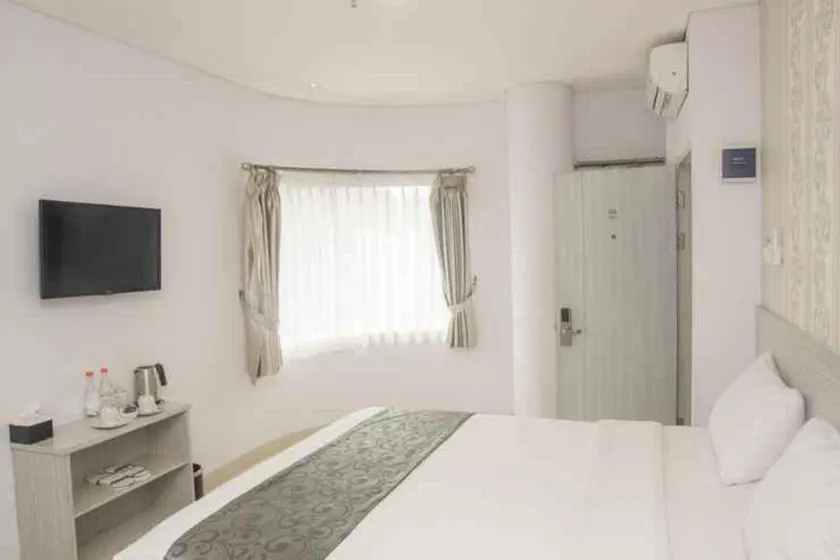 Hotel Kembang Cihamplas Bandung - Image 1