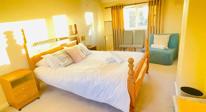 St Ives, King Bed Cosy home, parking, fast Wi Fi - Image 1