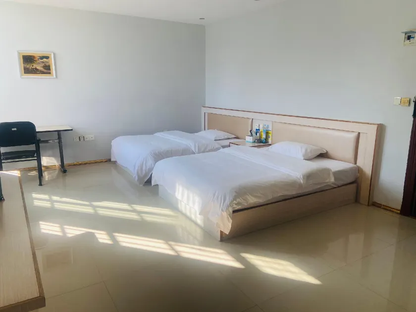 Chongzuo City Middle Business Hotel - Image 1