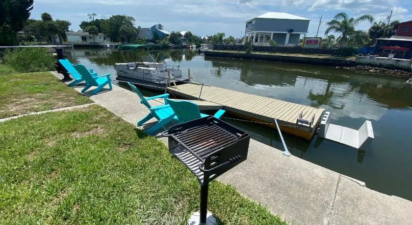 Cabin by the Sea - Waterfront Direct Gulf Access- Pontoon Boat Rental On Site or Bring Your Boat- Paddlecraft included - Image 1