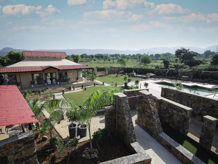 Meladin Sariska - Image 1