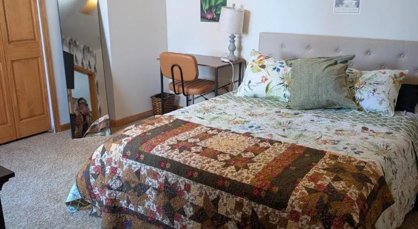 Private Lake Suite in Shared Basement - Cabin Feel - Near Twin Cities - Pet-Friendly - Image 1