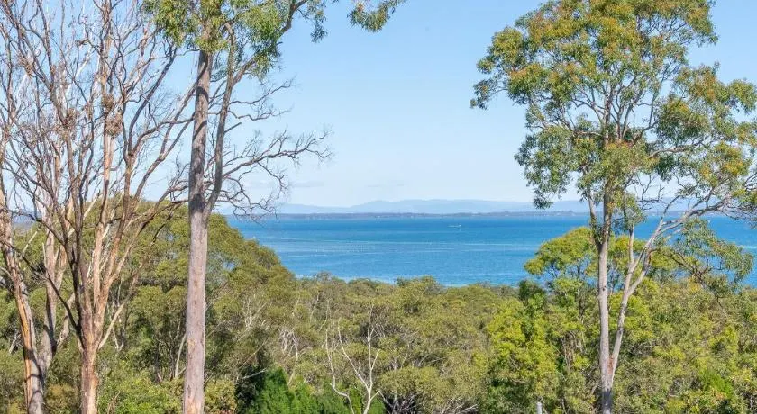 Rainbow Retreat - Stunning Moreton Bay Views - Image 1