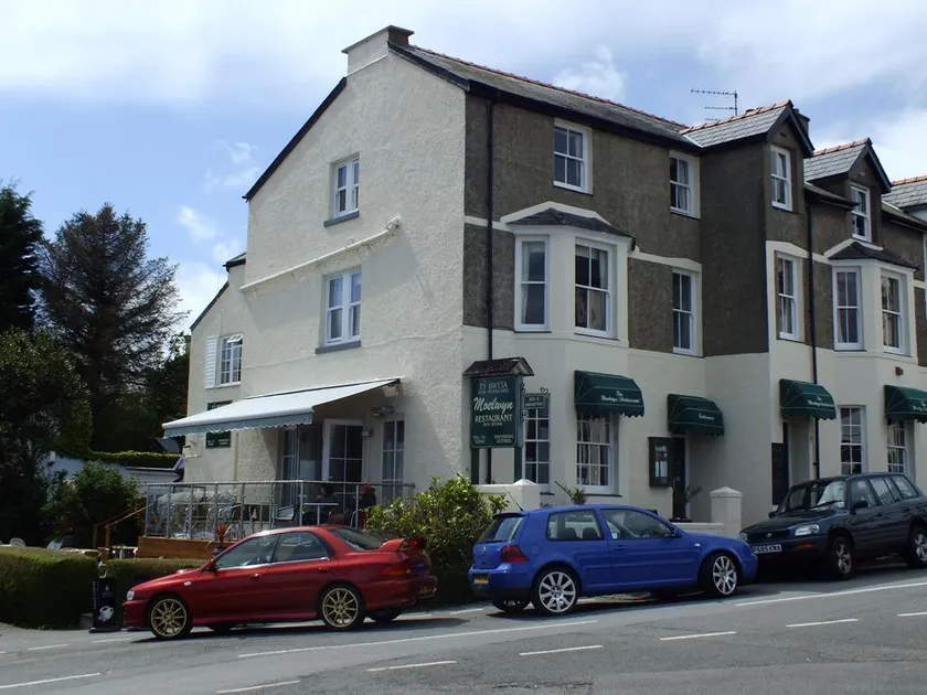 The Moelwyn Hotel & Restaurant - Image 1