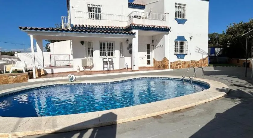 Villa FAMARA CASA EN MALAGA CERCA DE PLAYA Y AEROPUERTO HASTA 10 PERSONAS CON PISCINA PRIVADA - Image 1
